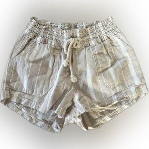 April Kiss Linen Blend Shorts S